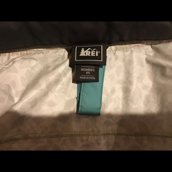 REI Rain Jacket with removable/adjustable hood - Picture 6 of 6